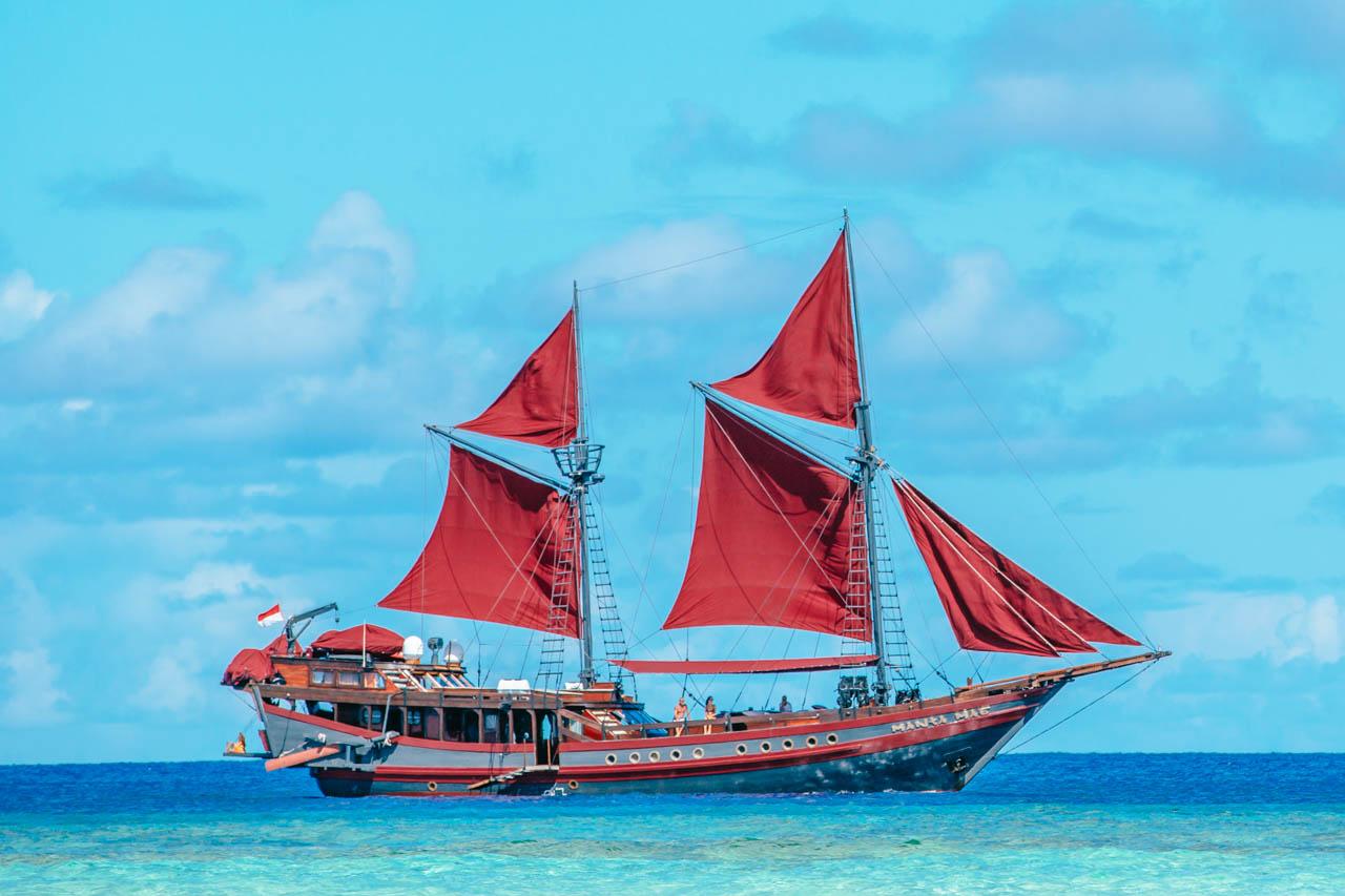 Big online phinisi sailing ship mahogany ship