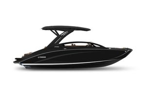 Yamaha Boats 275SD 2026 Yamaha Boats 275SD, sleek black design, side view.