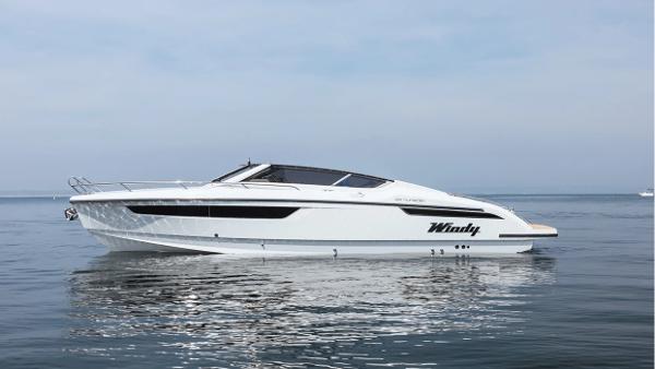 2024 Windy 29 Huracán