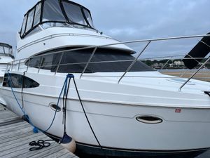 Carver 360 Sport Sedan 2003 Carver 360 Sport Sedan yacht docked at marina, featuring sleek design and white exterior.