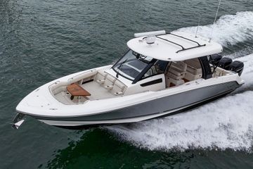 2022 Boston Whaler 350 Realm