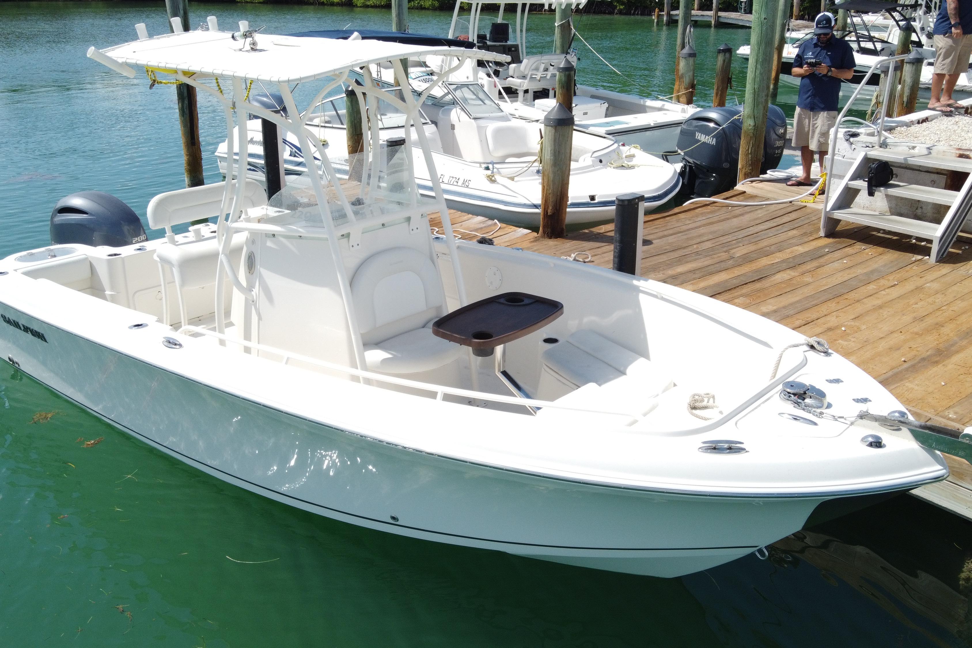 2016 Sailfish 220 CC