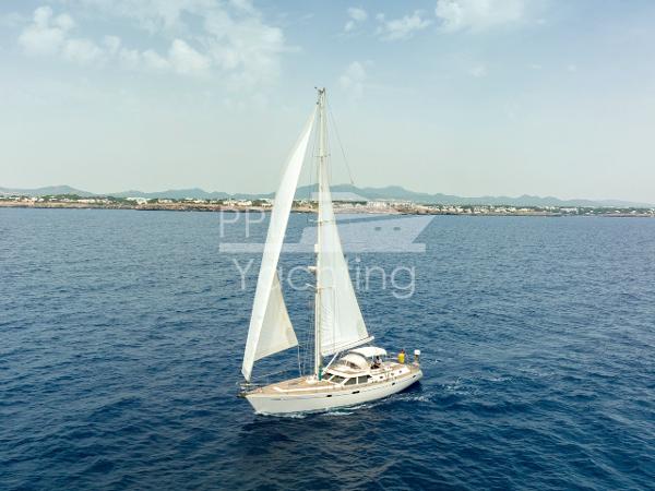 1996 Oyster 485 Deck Saloon