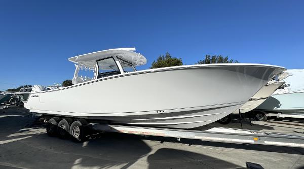 2025 Sportsman Open 352 Center Console