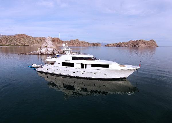Westport Cockpit Motoryacht
