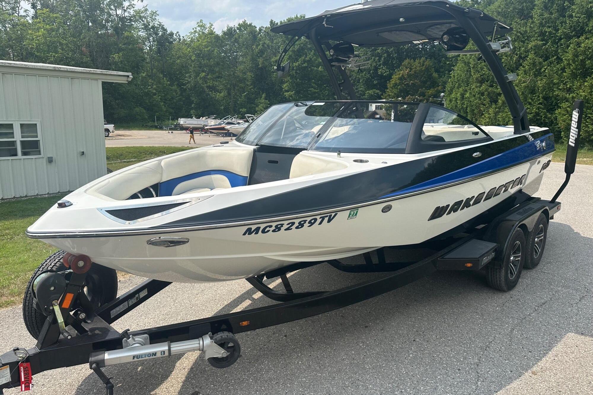2015 Malibu Wakesetter 20 VTX