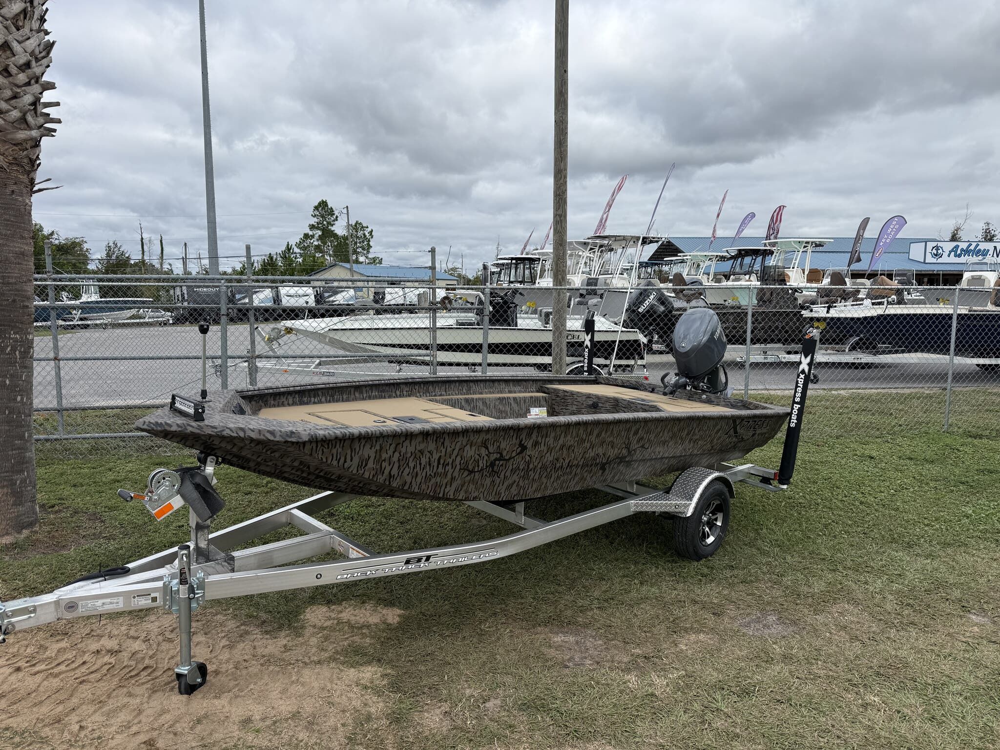 2026 Xpress HD Series HD16DB WITH SEADECK/LIVEWELL