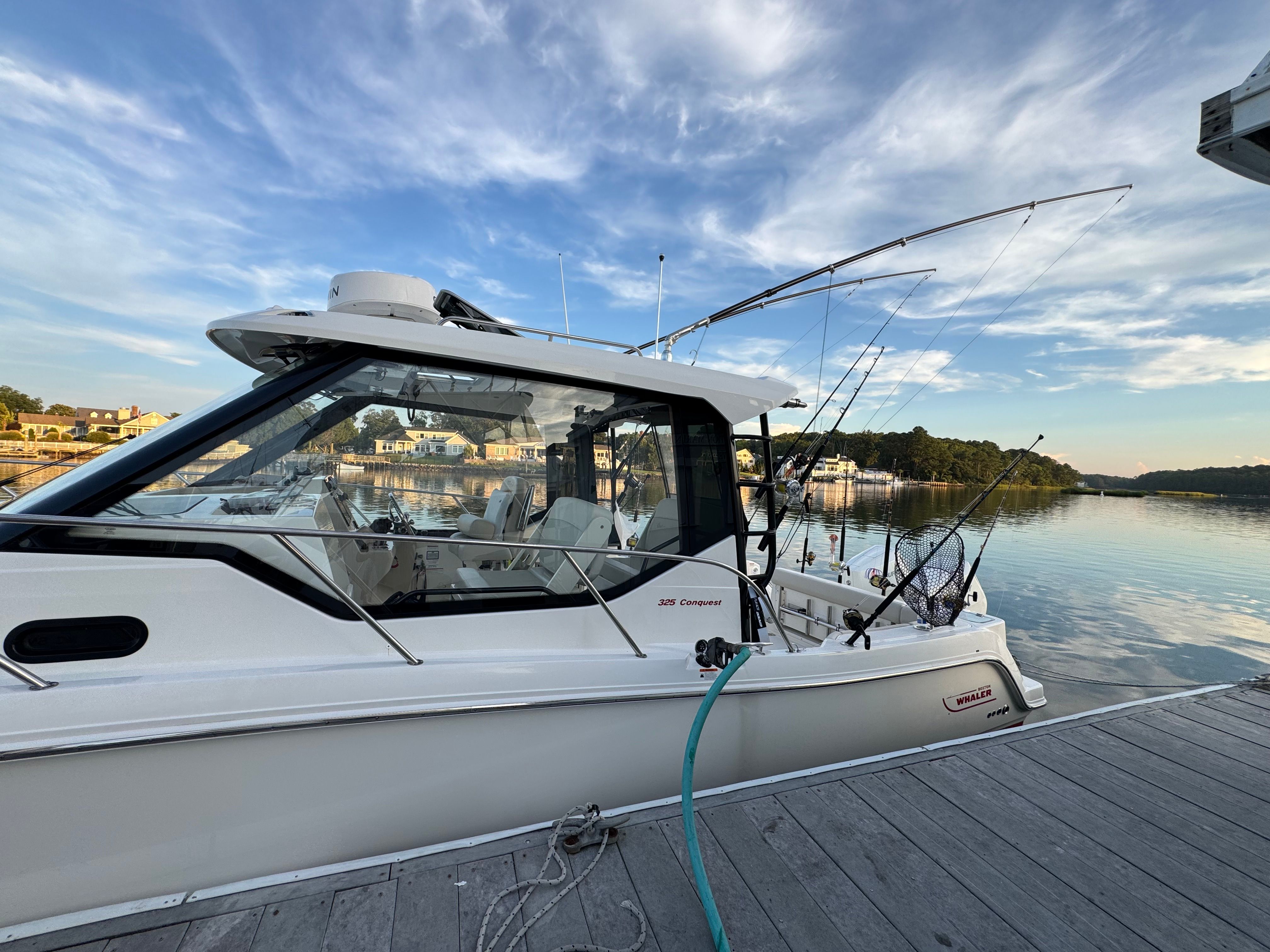 2023 Boston Whaler 325 Conquest