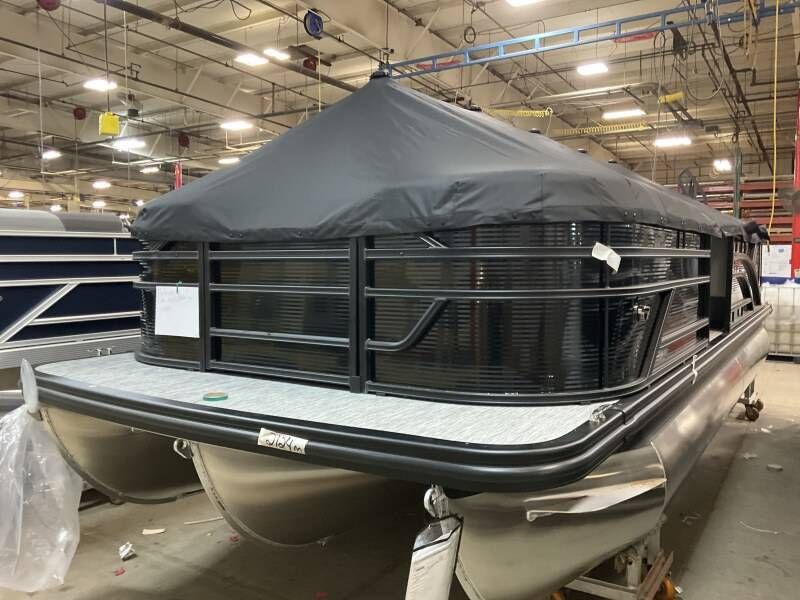 Bennington 22 SL