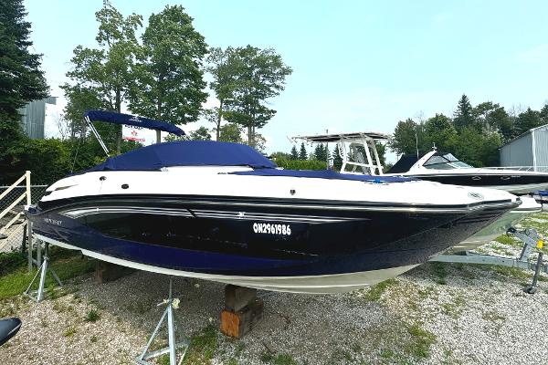 2011 Monterey M5 Sport Boat