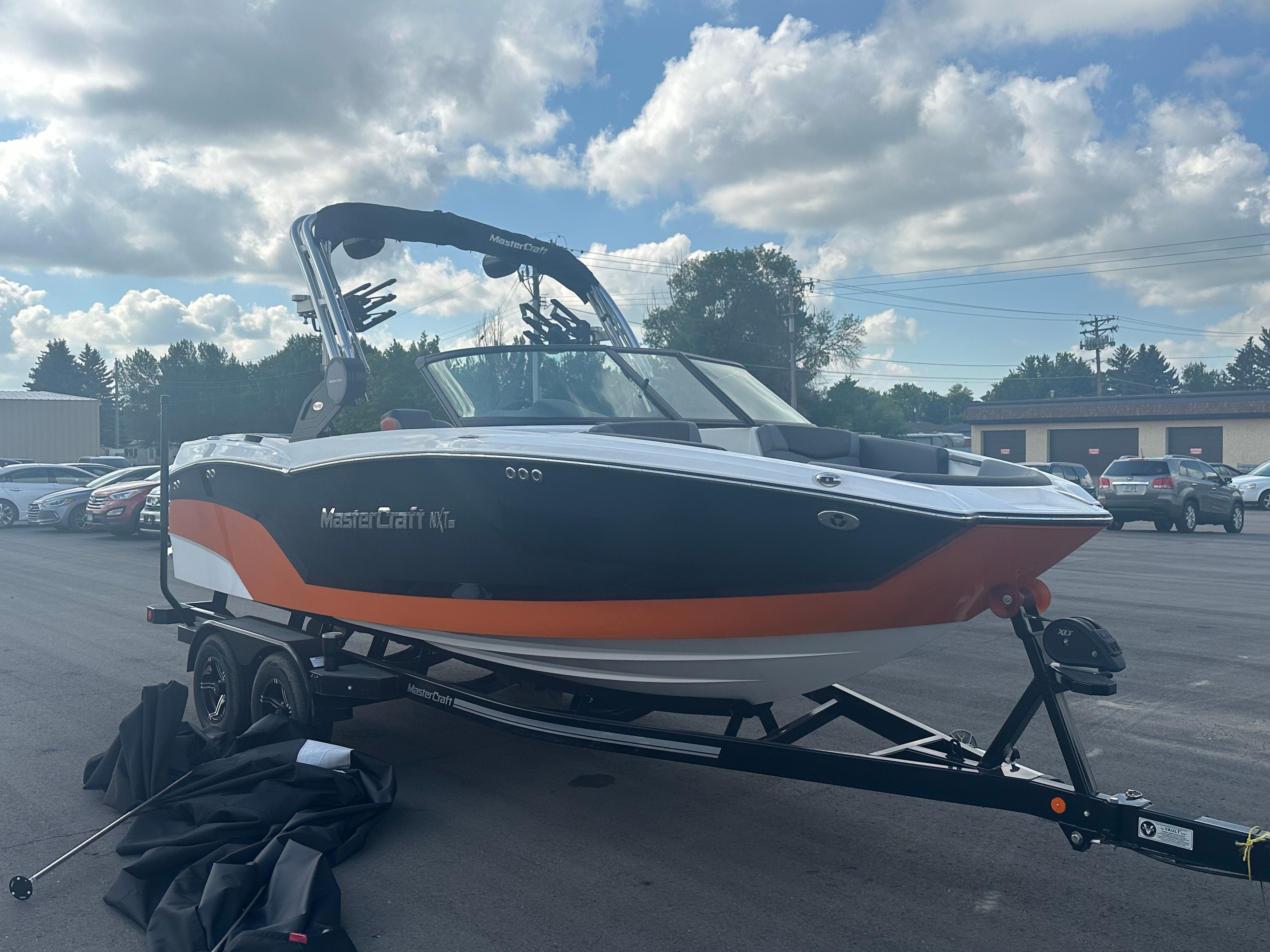 2023 MasterCraft NXT21