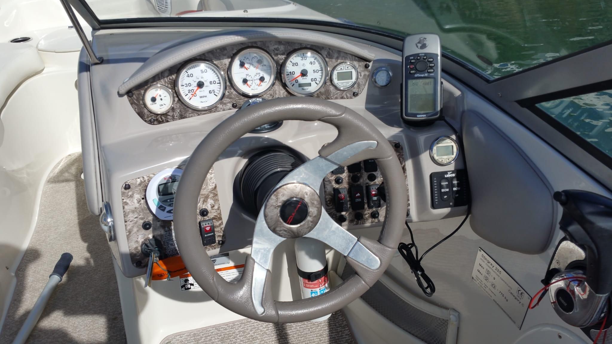 2010 Stingray 225LR