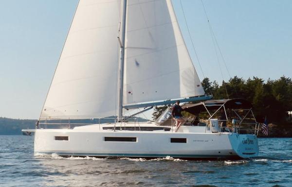 Jeanneau Sun Odyssey 440 Jeanneau Sun Odyssey 440 sailing on a lake, 2021 model, with lush greenery in the background.