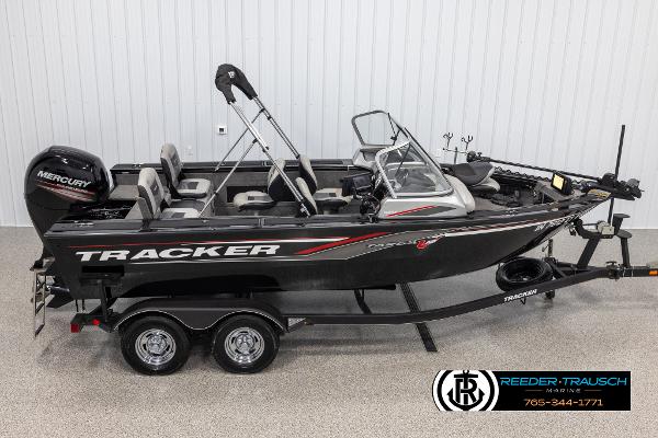 Research Tracker Boats Tournament V-18 All Fish Fishing Boat on