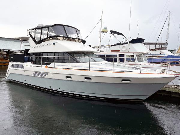 1990 Bayliner 4387 Aft Cabin Motoryacht