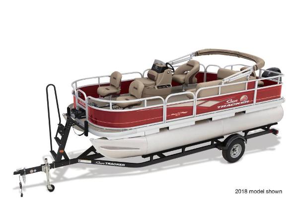 Sun Tracker Bass Buggy 18 DLX Boat