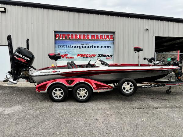 Ranger Z520 2016 Ranger Z520 boat with Mercury engine at Pittsburg Marine dealership.