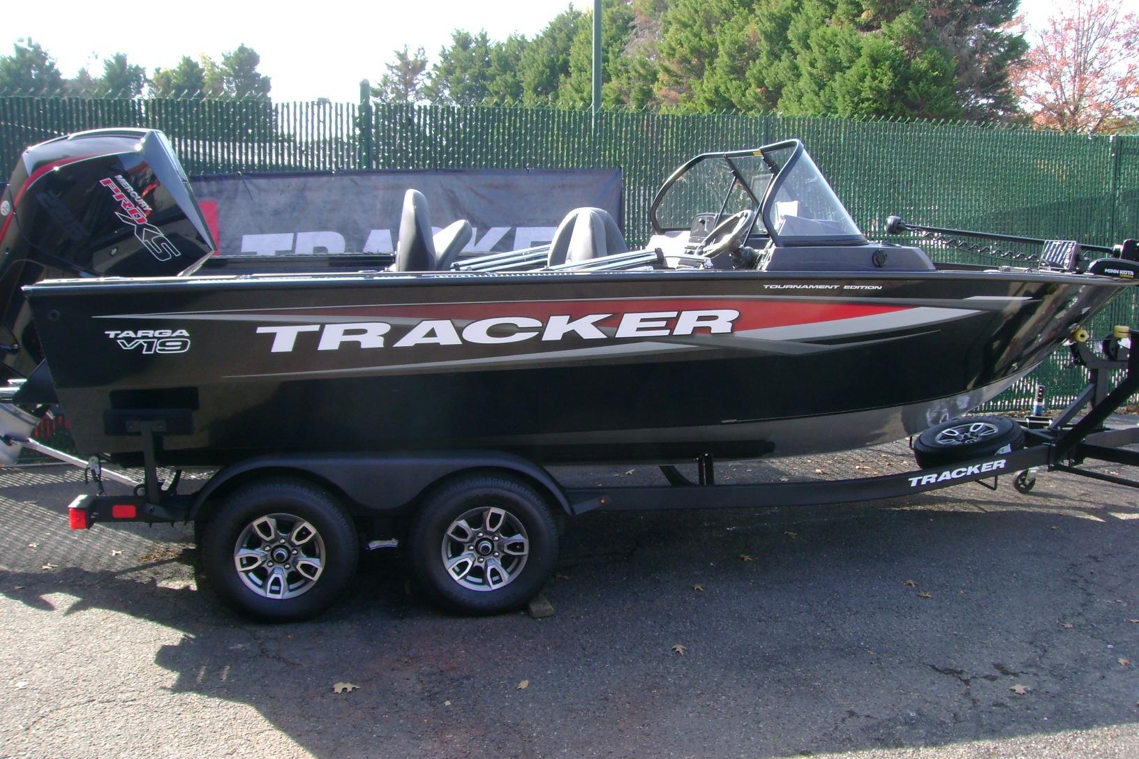 Tracker Targa V-19 Combo 2026 Tracker Targa V-19 Combo boat on trailer, side view.