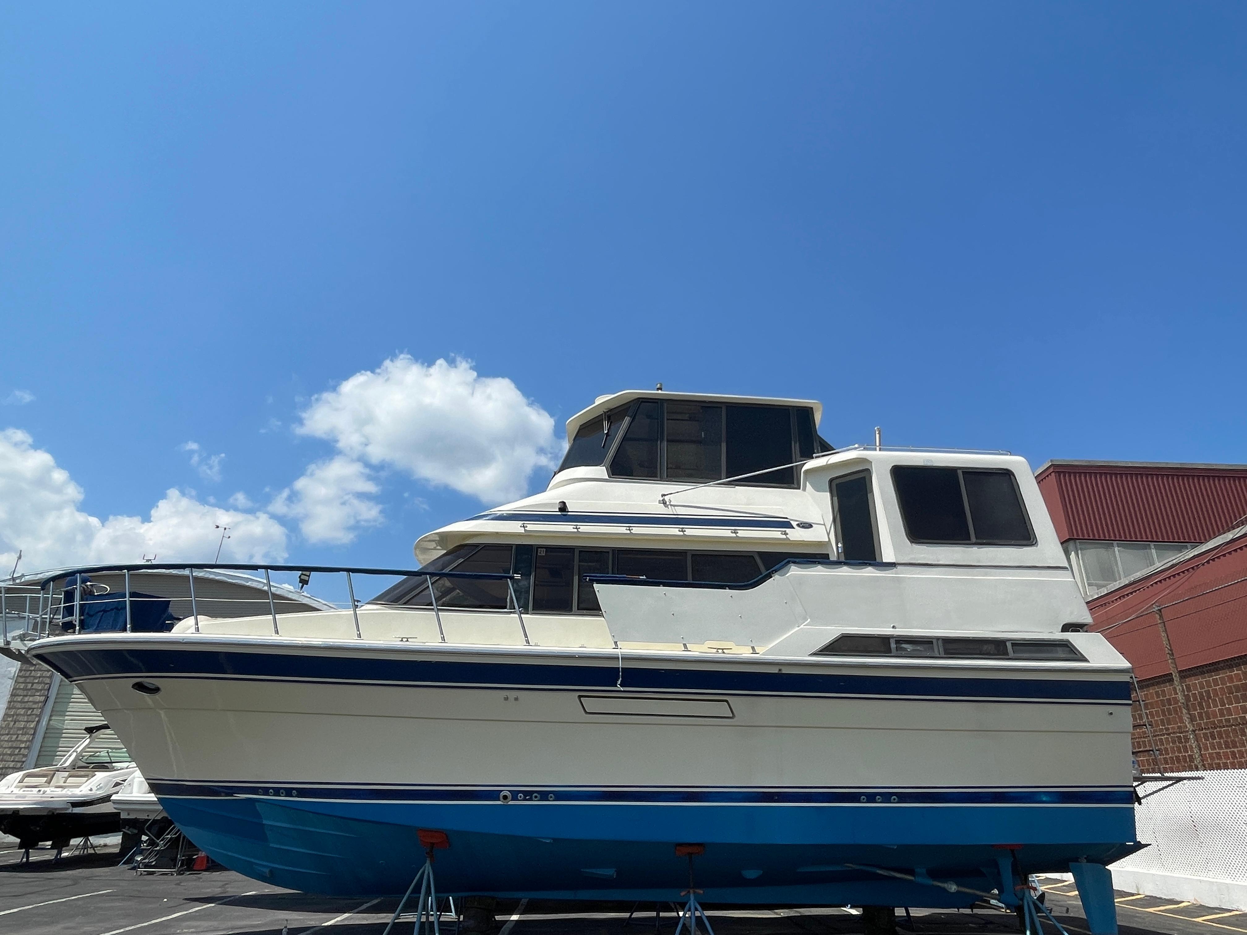 1988 Vista 43 Motor Yacht
