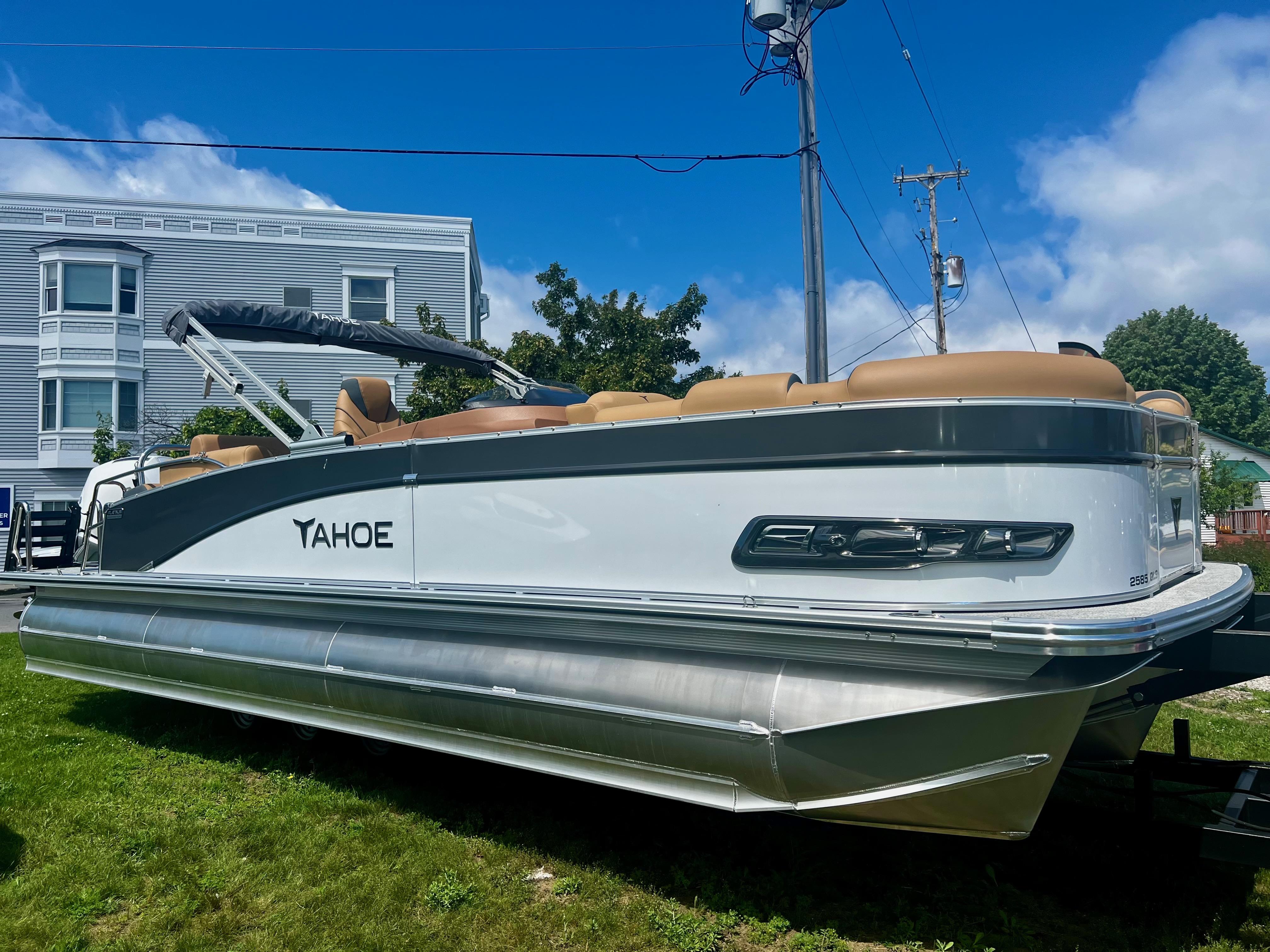 2025 Tahoe Pontoon Quad Lounger Shift