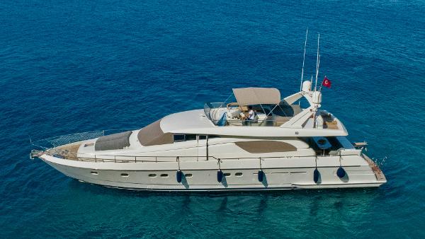 1996 Ferretti Yachts 72
