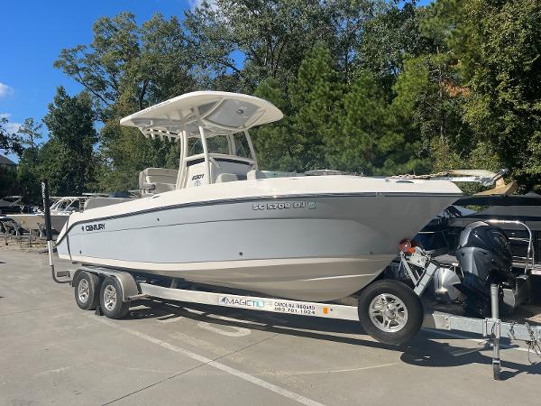 2018 Century 2301 Center Console