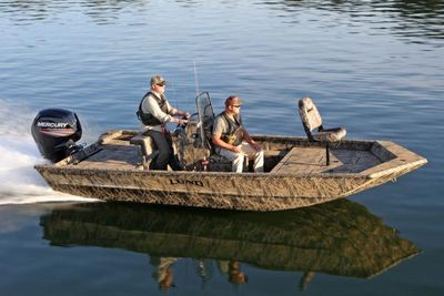 Lund 1870 Predator CC Boat