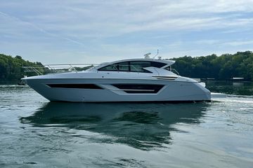 2025 Cruisers Yachts 46 Cantius