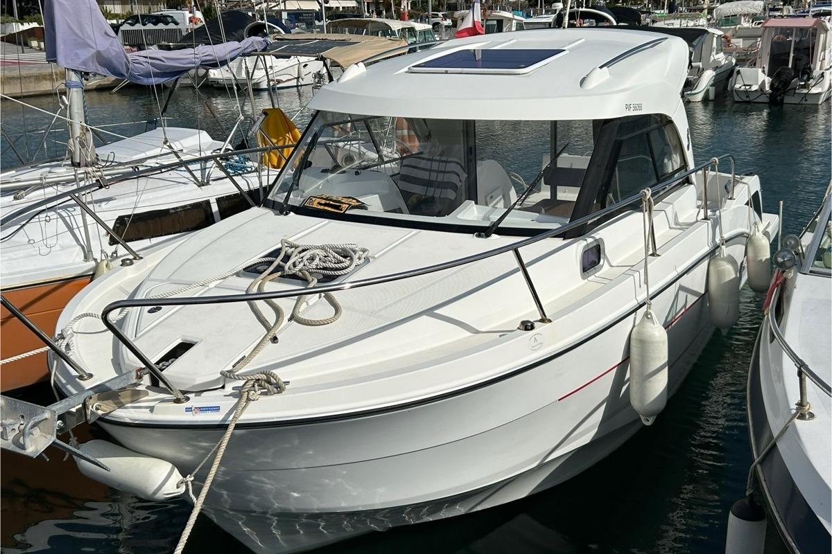 2017 Beneteau Antares 8