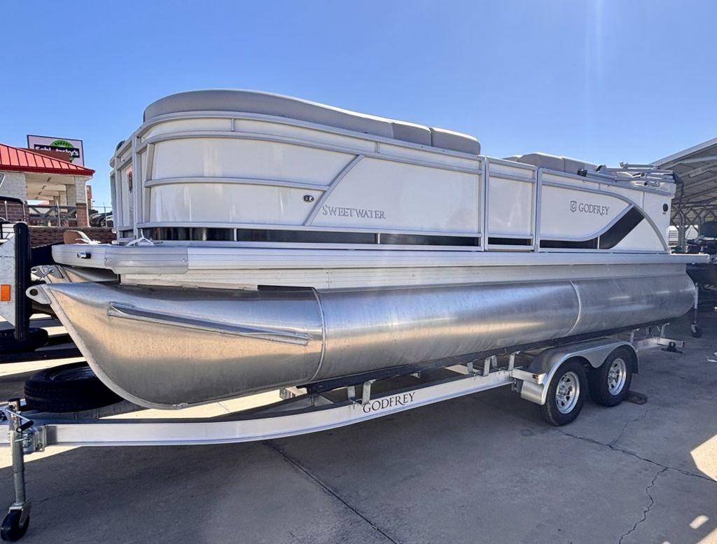 Godfrey Marine Sweetwater 2086 C Sport Tube 27 in. Pack
