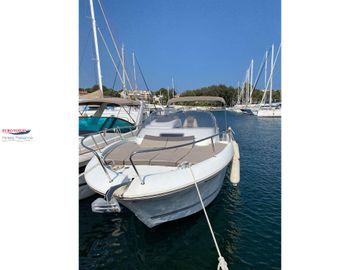 2015 Jeanneau Cap Camarat 8.5 WA