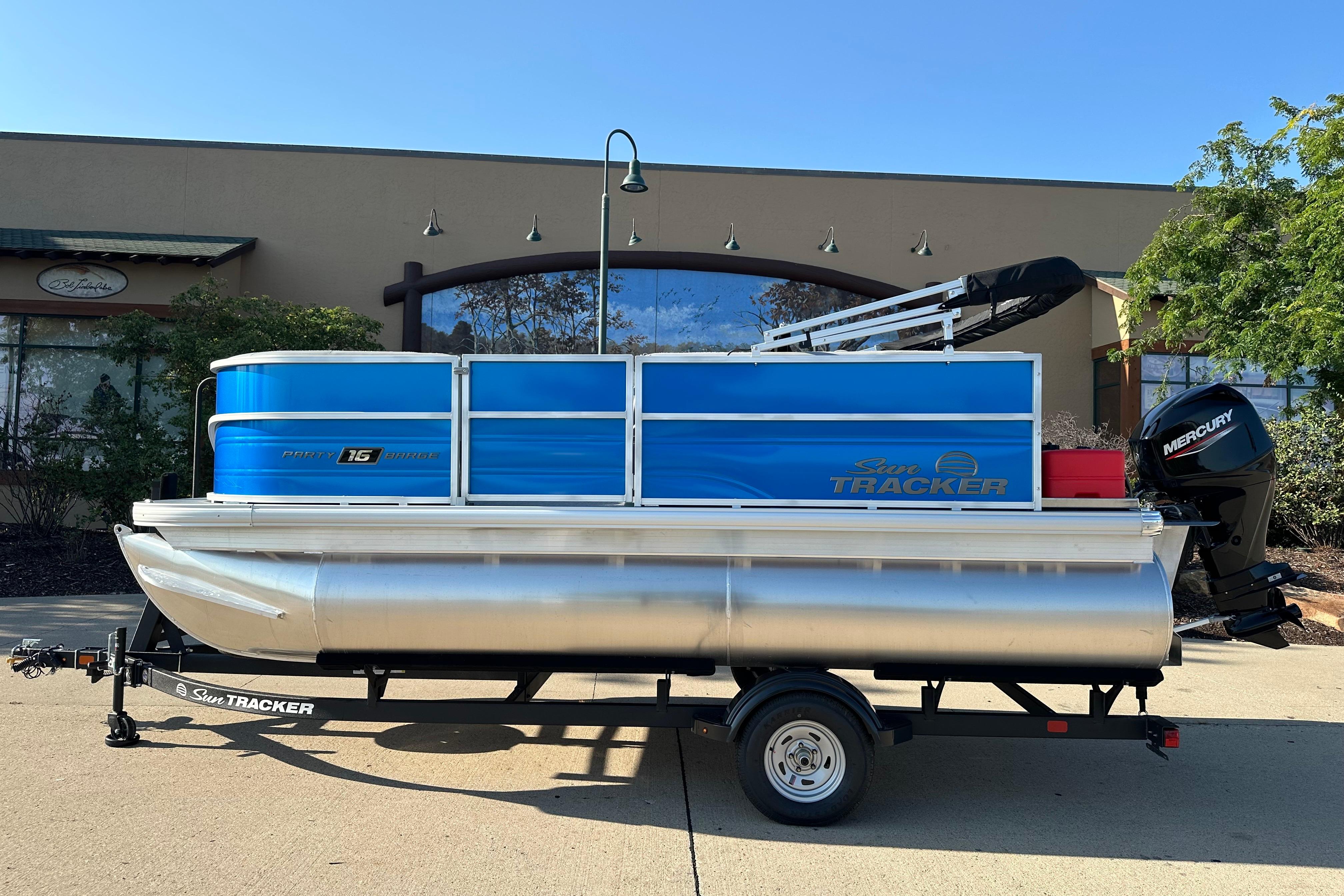 2026 Sun Tracker Party Barge 16 DLX