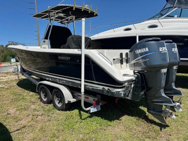 2006 Pursuit 2670 Center Console