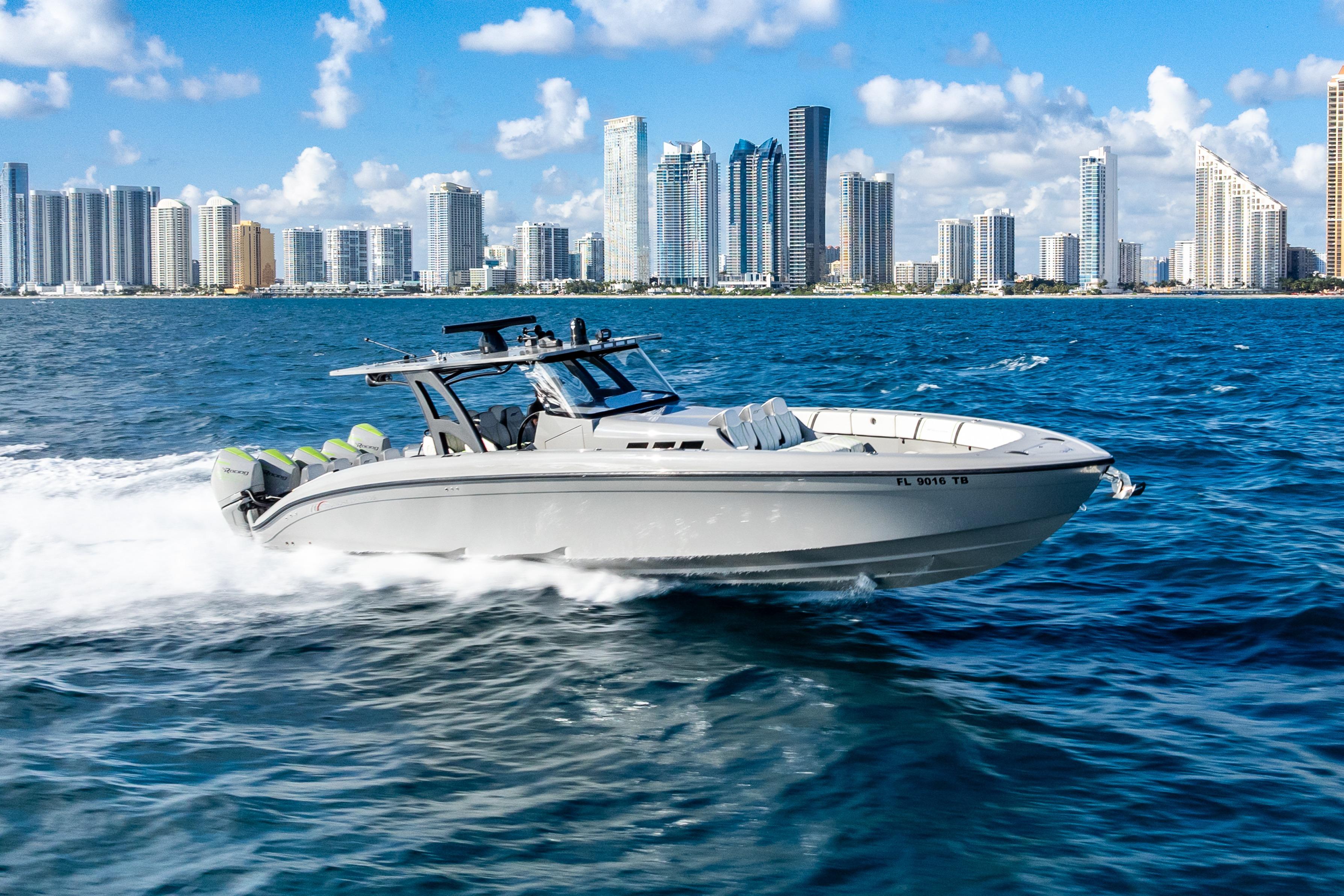 2022 Midnight Express 43' Solstice