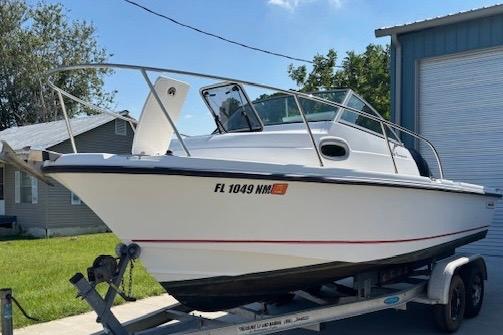 2006 Boston Whaler 205 Conquest