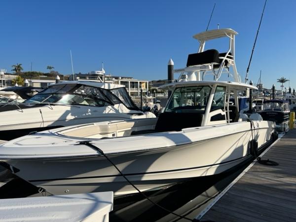 Boston Whaler 380 Outrage