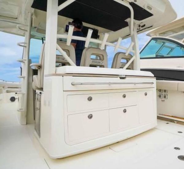 2019 Boston Whaler 380 Outrage