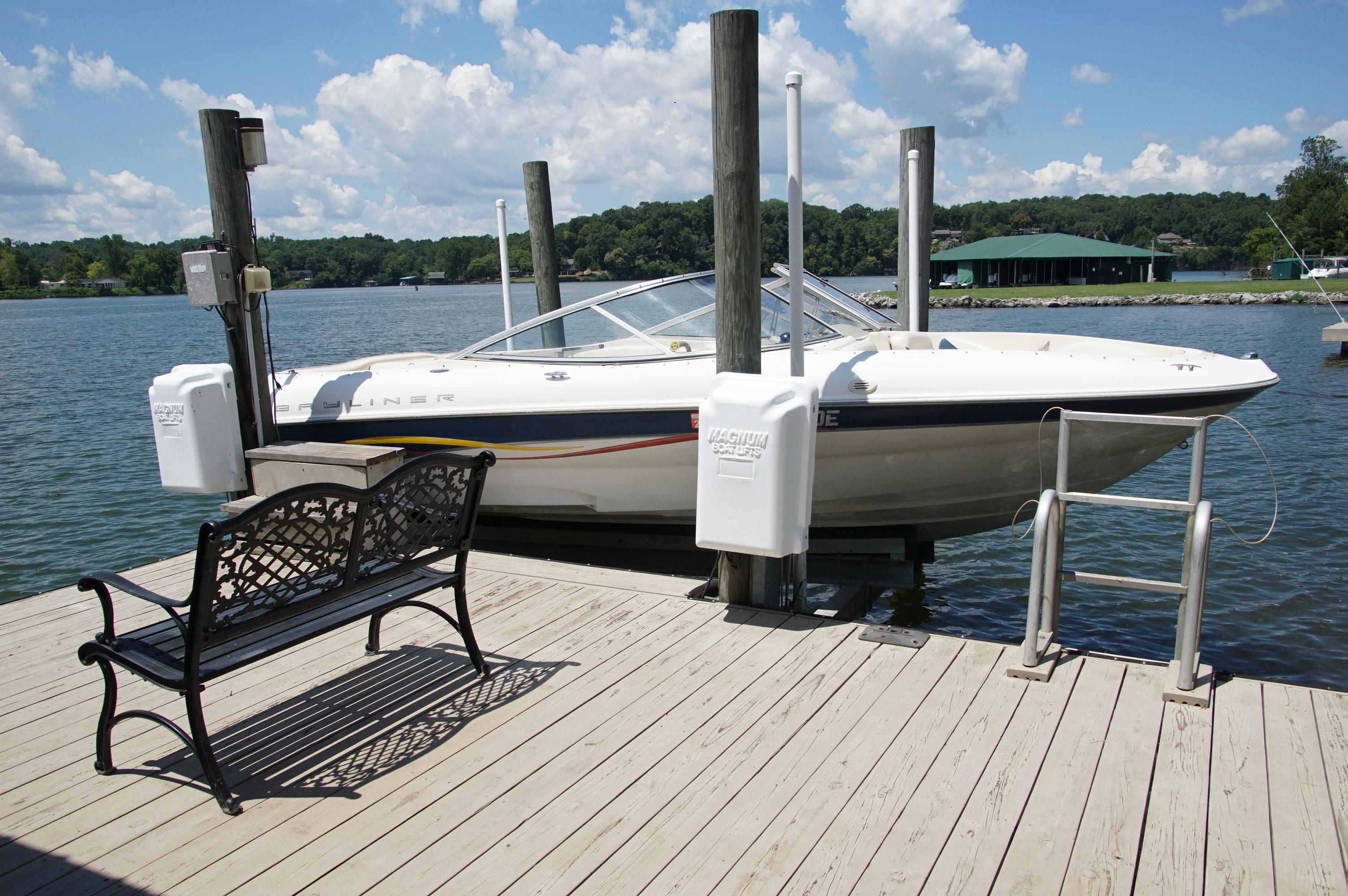 2001 Bayliner Capri 2150LX