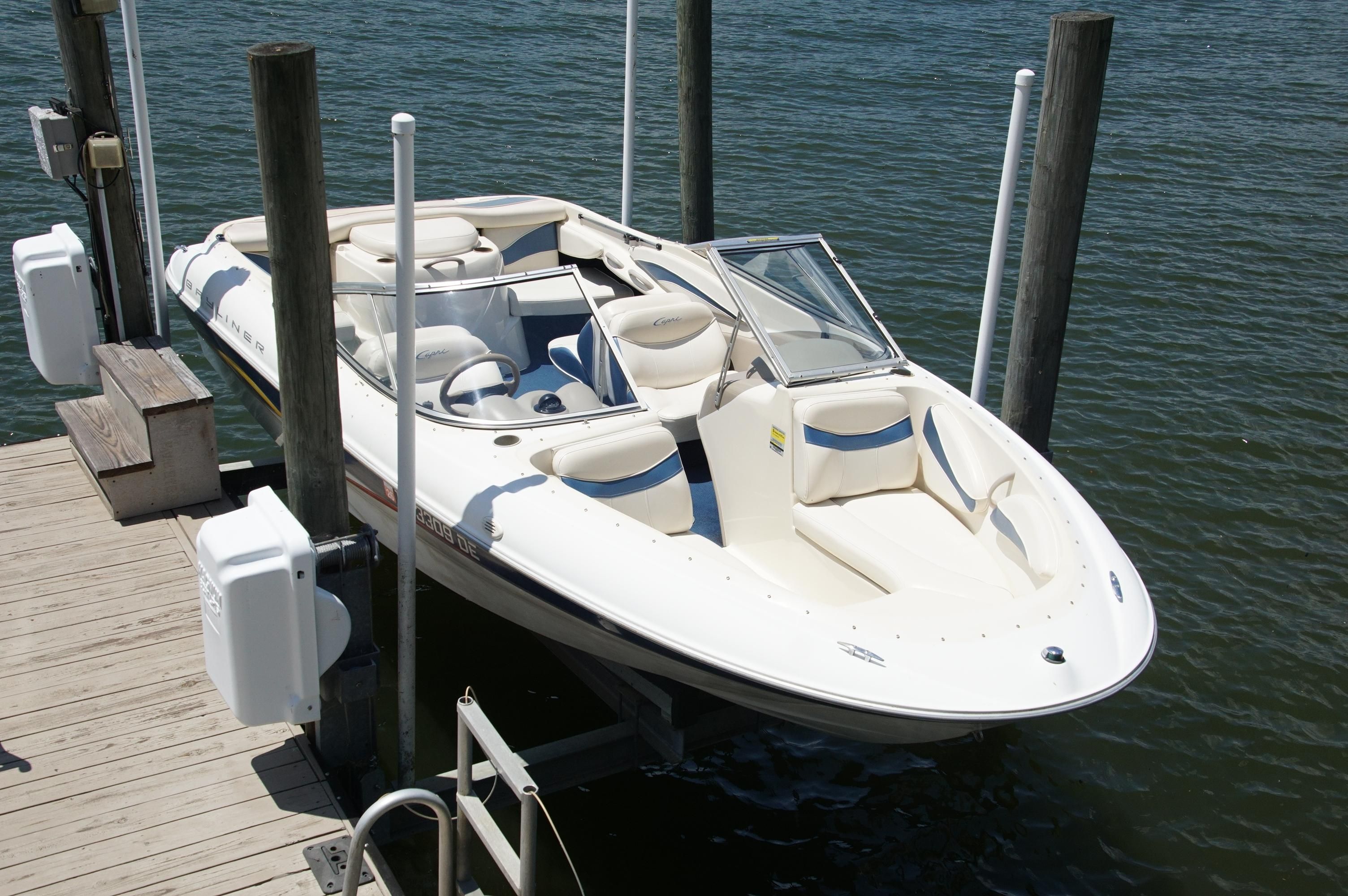 2001 Bayliner Capri 2150LX