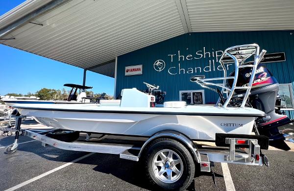 Chittum Skiffs 18 Islamorada 2024 Chittum Skiffs 18 Islamorada boat on trailer at dealership.