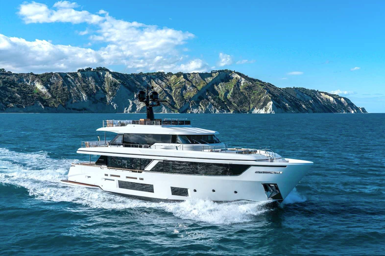 2021 Custom Line Navetta 30