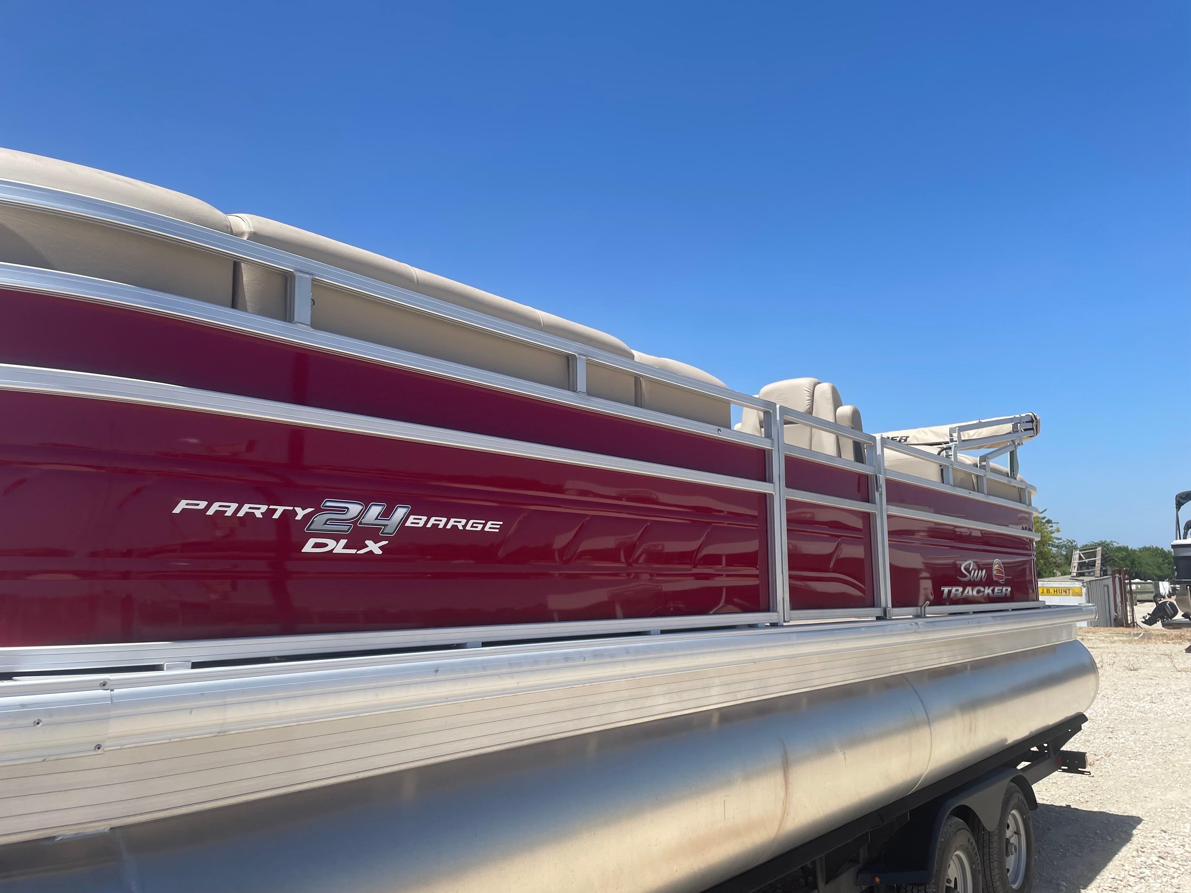 2024 Sun Tracker Party Barge 24 DLX