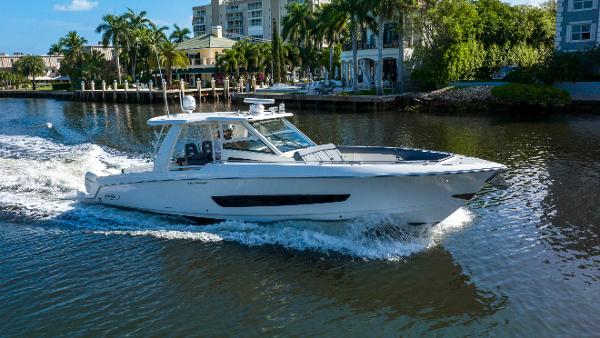 2016 Boston Whaler 420 Outrage