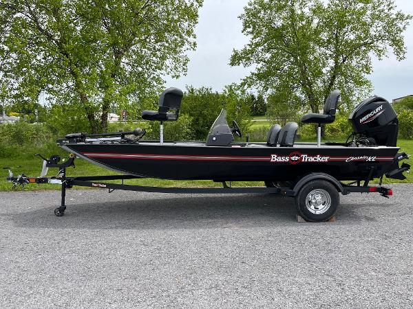 Tracker Bass Tracker Classic XL 2025 Tracker Bass Tracker Classic XL boat on trailer, parked outdoors.