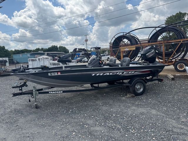 2019 Tracker Pro Team 175