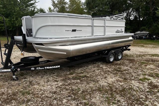 2026 Sun Tracker Party Barge 20 DLX
