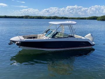 2022 Boston Whaler 240 Vantage