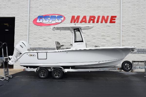 Sea Hunt Ultra 245 SE 2025 Sea Hunt Ultra 245 SE boat on trailer at GSPS Marine dealership.