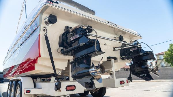 2005 Advantage deck boat