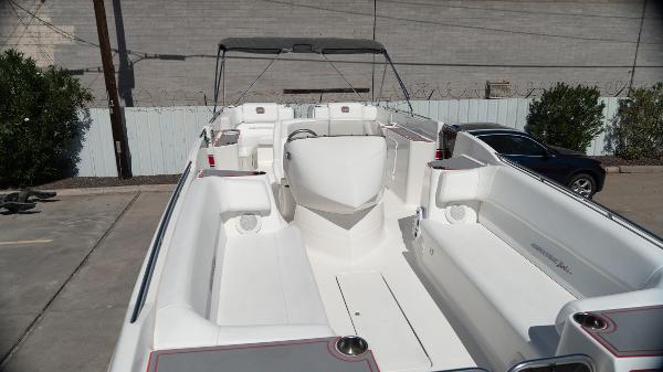 2005 Advantage deck boat